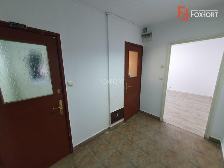 Spatiu comercial cu 2 camere de inchiriat - zona Piata Doina - 7