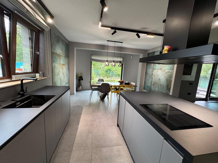 VILA COCHETA CU TEREN GENEROS,  PANOURI FOTOVOLTAICE 11KW SI GARAJ - 9