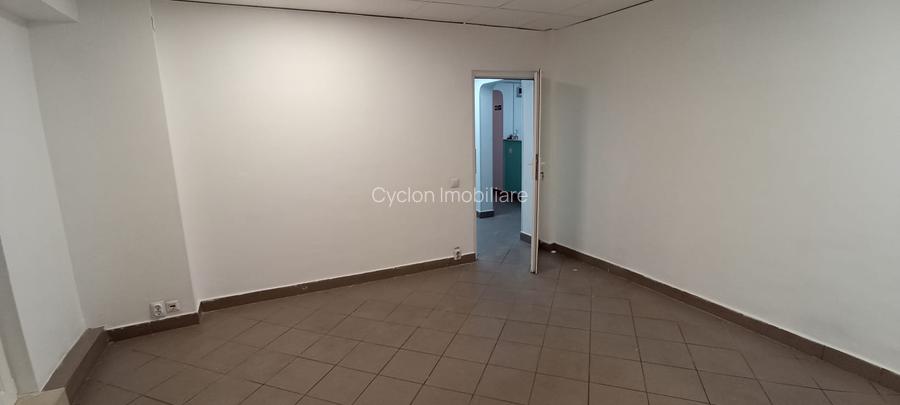 Vanzare apartament 3 cam la parter cu balcon stradal zona Parc Sebastian sect 5 - 11