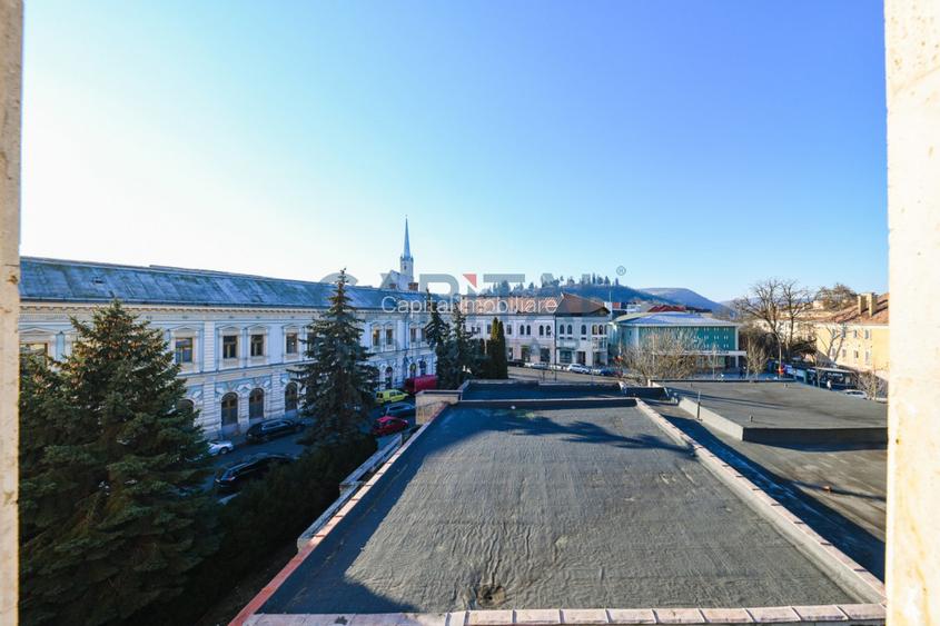 De vanzare Hotel, nefunctional, 70 camere + teren 3590 mp. - 13