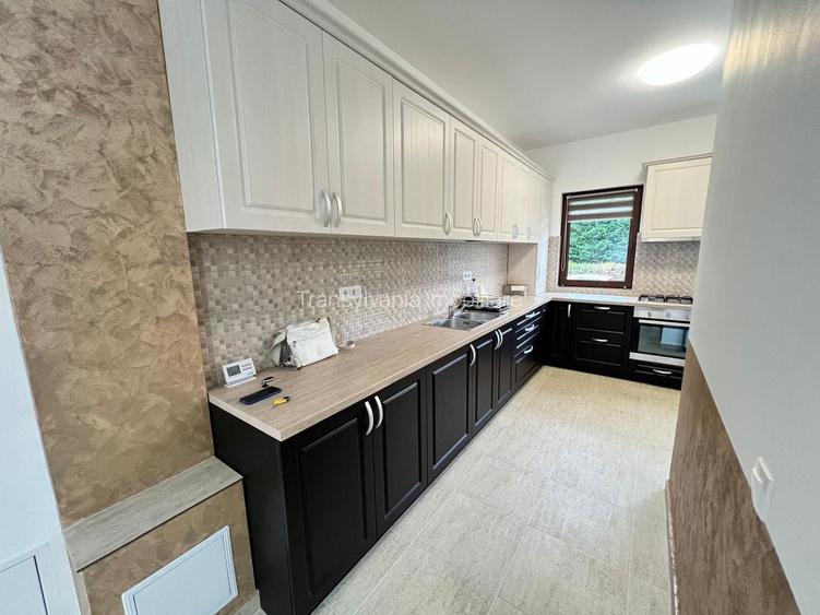 Casa cu 7 camere | 3 balcoane | Garaj | 220 mp + 80 mp curte | Cartier Panorama - 8