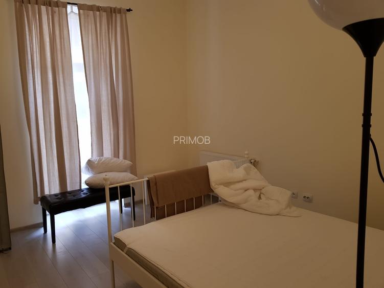 Pasajul Victoriei-strada cu umbrele,zona turistica,ultracentral,pretabil airbnb - 3