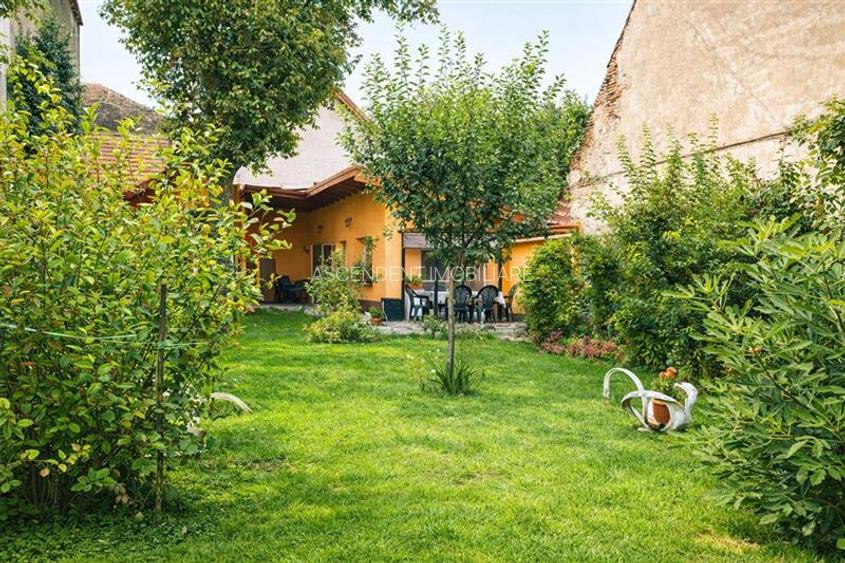 Casa pretabila: rezidential/ comercial/ servicii  Central, Fagaras - 3