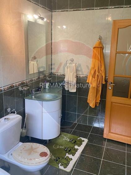 Casă / Vilă cu 5 camere de vânzare în zona Central - 51