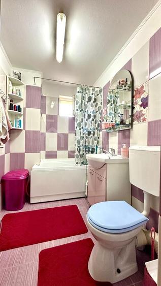 Apartament 3 camere, 2 balcoane inchise, loc de parcare, zona Junior