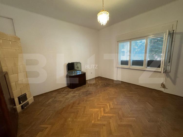 Casă spațioasă cu 6 camere, teren 700 mp, garaj și terasă - 9