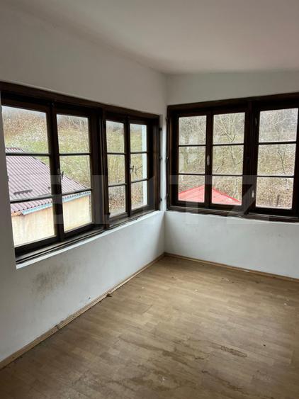 De vanzare, casa in Schei