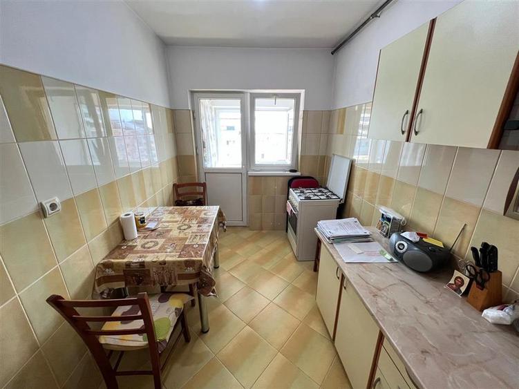 Apartament 3 camere, ultracentral, etaj 9, renovat ,mobilata si utilat