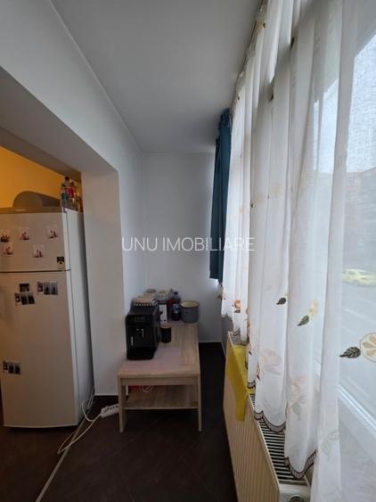 Etaj 1-Tg.Cucu-Pod de Fier -2 Camere Decomandat 72mp-bloc 86' - 4