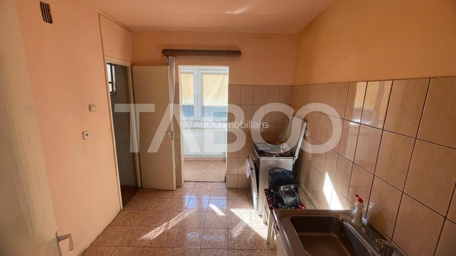 Apartament de vanzare 2 camere cu vedere la munte etaj 4 Vasile Aaron - 4