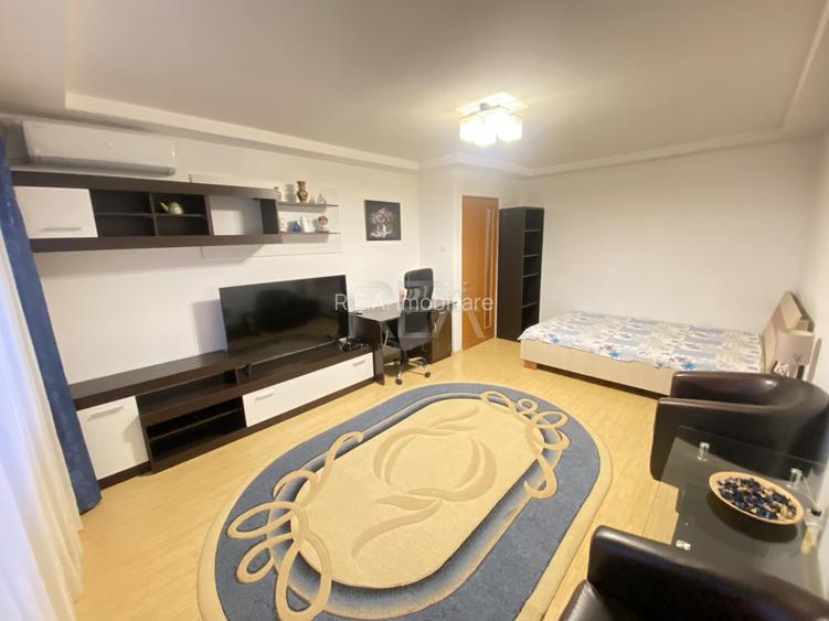 Garsoniera-Decomandata- Trafic Greu - 2