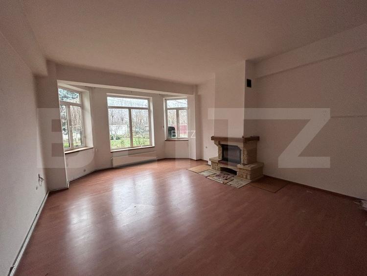 Casa cu 7 camere, 4 bai, 330 mp, 900 mp curte, zona Ford - 2