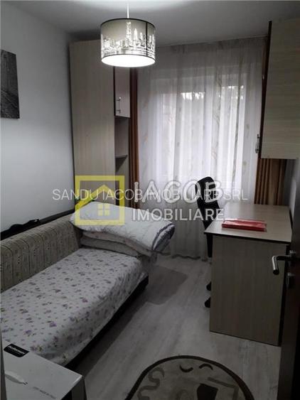 Apartament cu 3 camere, zona Milcov, Bacau - 5