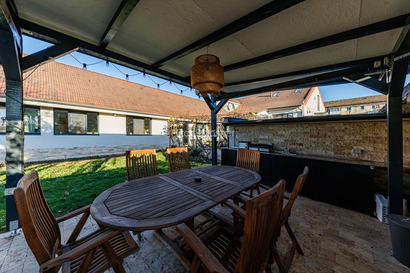 Casa cu Personalitate – Un Amestec Fascinant de Stil Istoric și Contemporan - 25