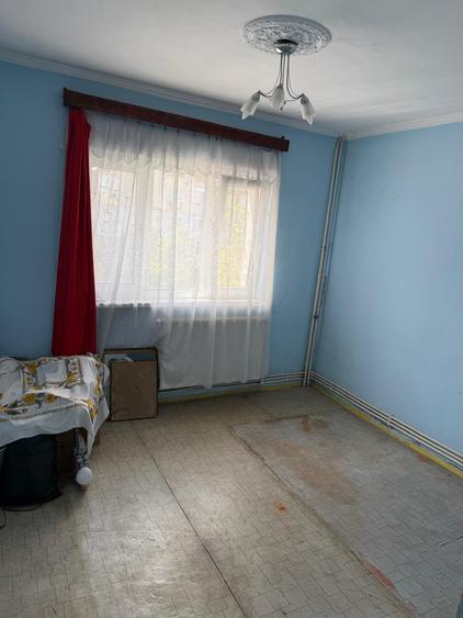 Apartament 2 camere decomandat, bld. Dorobantilor, etaj 3.