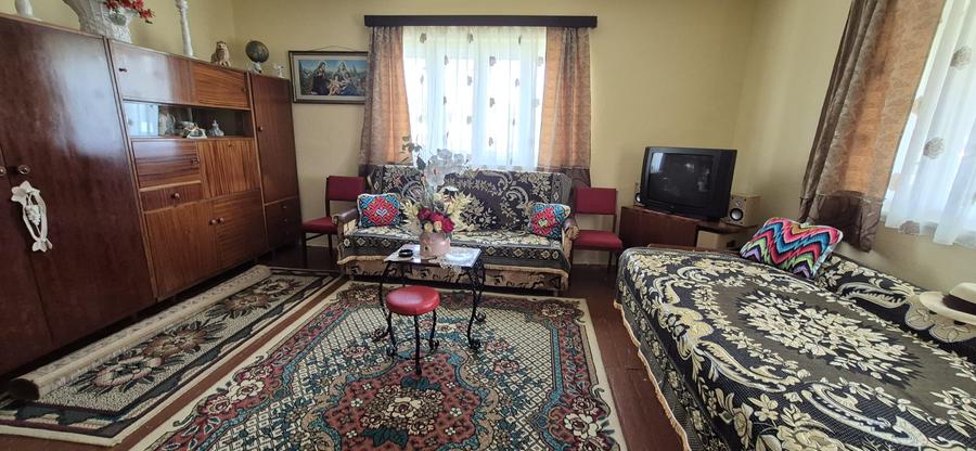 Gospodărie de vanzare, situată în Asuajul de Sus, cu teren generos de 8126