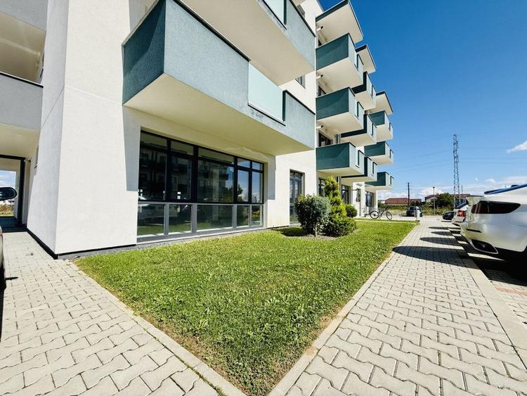 Spatiu comercial cu vitrina, vad bun, zona Cl. Surii Mici