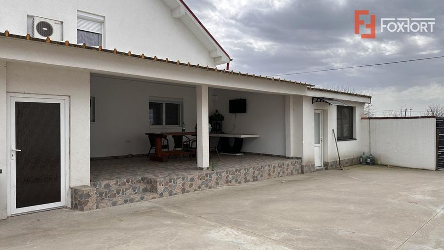 Casa individuala 8 camere, 400 mp, in Mosnita Noua vatra satului