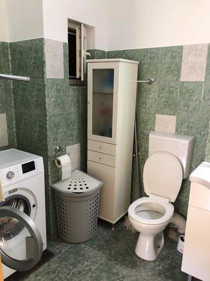 Apartament cu o camera de inchiriat in zona Plopilor,mobilat,utilat,parcare .