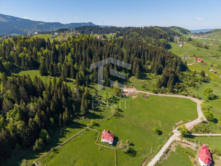Fundata-Teren de vanzare 15,771 mp intravilan+extravilan+padure