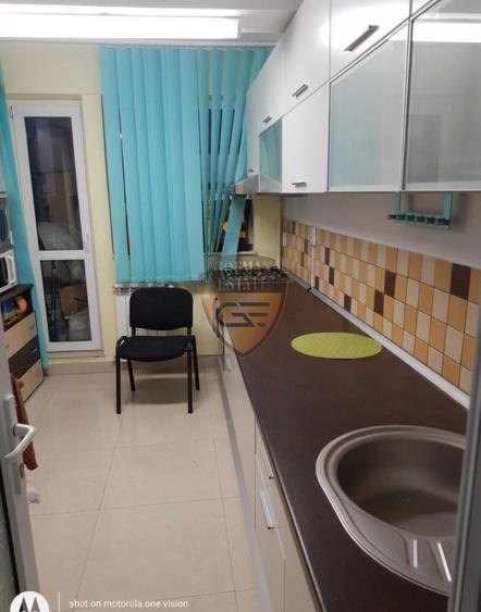 3 camere, Ultracentral la 200 m de plaja ,balcon,  jardiniera, renovat , etaj 1