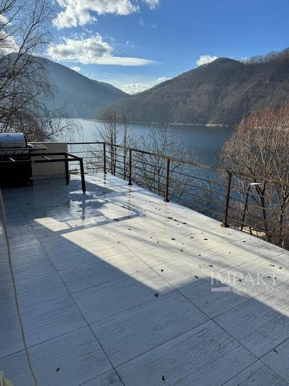 Casa de vacanta pe malul Lacului Tarnita, 650 m2 teren
