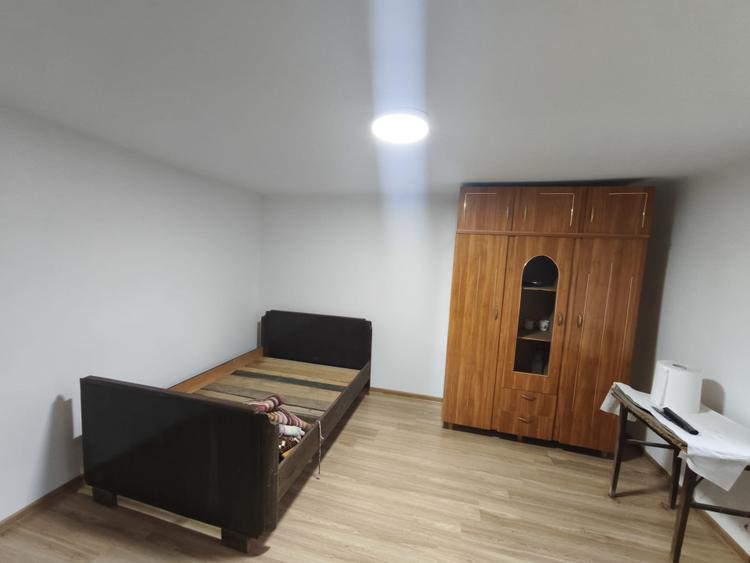 Casa individuala, 60mp, teren 3000mp, zona Padureni, Siret