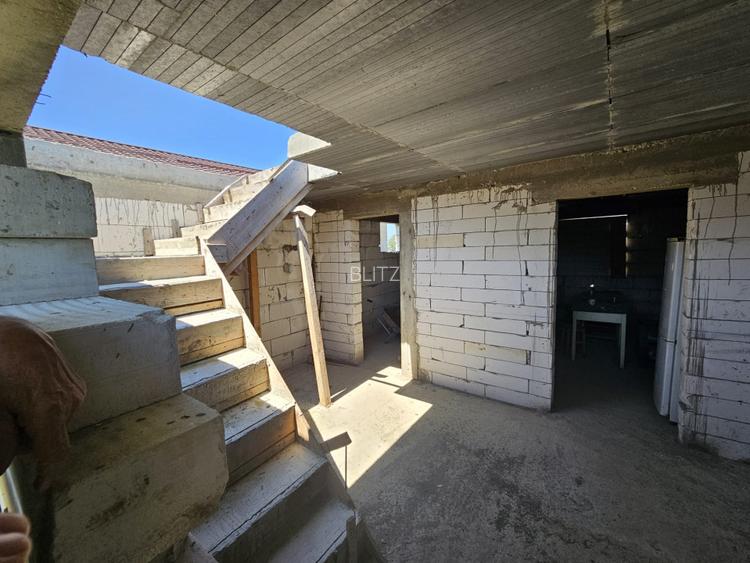 Teren intravilan cu construcție nouă, 1172 mp, zona Brădești - 2