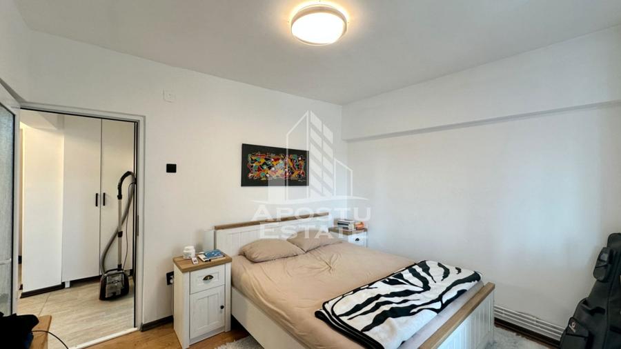 Apartament de vanzare cu 3 camere si garaj, etajul 1,  Aradului