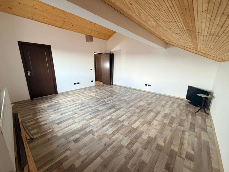 Casa P+1+M+gara, 285 mp, 600 mp teren, zona Bordei