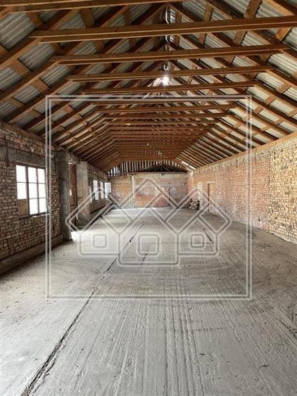Teren intravilat - zona Tractorului - 16058mp + 8 constructii separate
