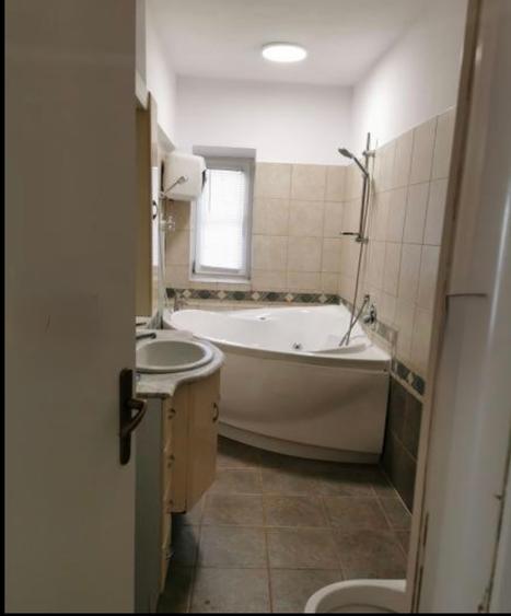 Închiriere apartament 4 camere  tip duplex metrou Unirii
