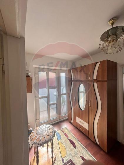 Casă / Vilă cu 4 camere de vânzare în zona Gheorghe Doja
