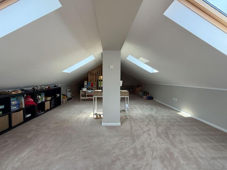 Vila duplex renovata, finisaje premium