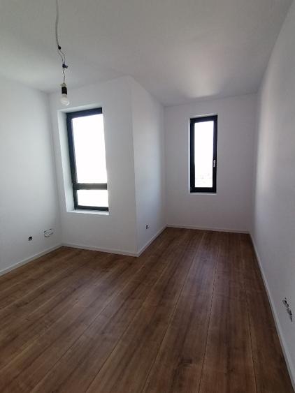 Casa 4 camere drum asfaltat toate utilitatile vatra veche central