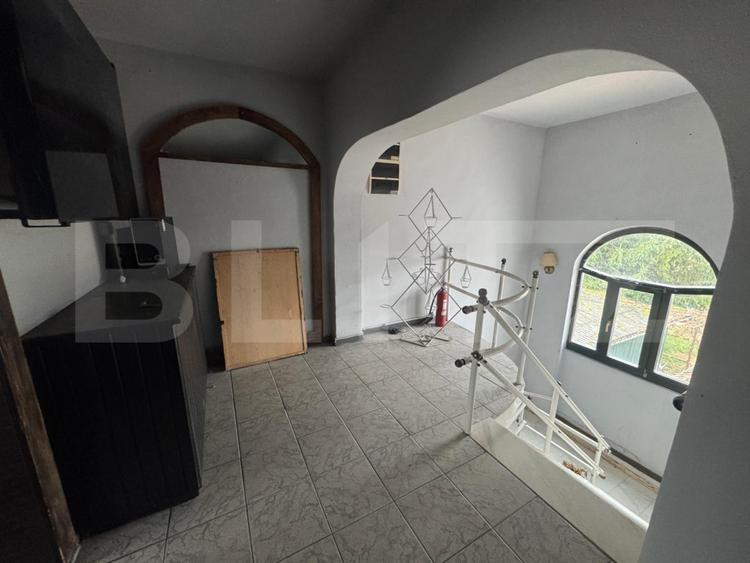 Casa de vanzare cu 6 camere, 374 mp, teren 719 mp, strada Baritiu
