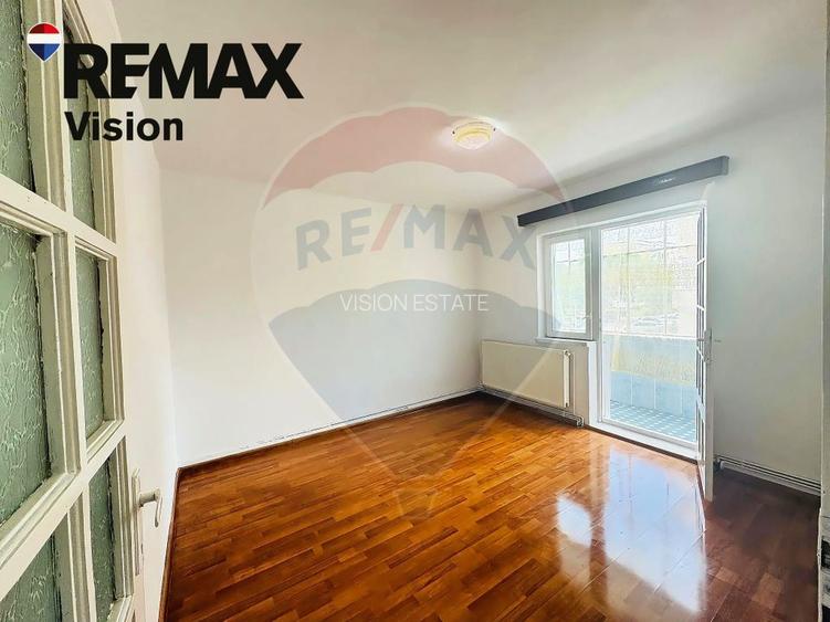 Apartament cu 3 camere de vânzare în zona 1 Mai - 5