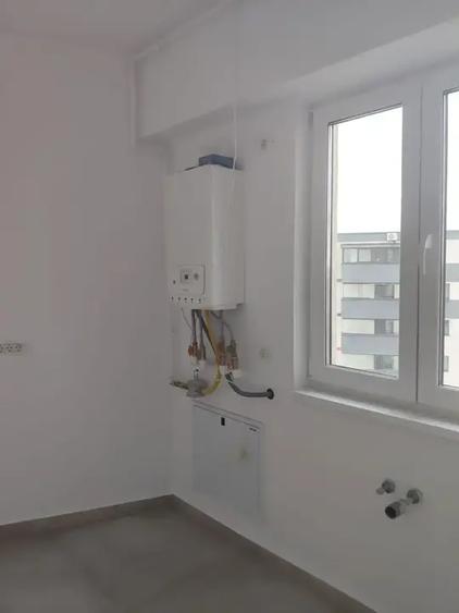 Garsoniera spatioasa cu terasa-gradina vedere libera langa Metrou