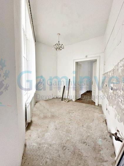 Casă ultracentrală cu apartament și demisol, zona Republicii pietonala, Oradea