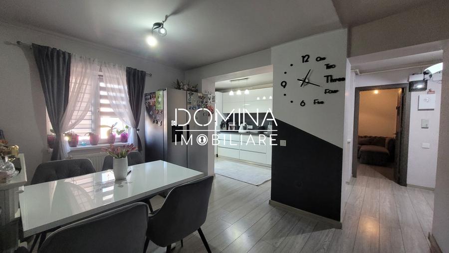 Vânzare apartament 4 camere, decomandat, strada Victoriei – central
