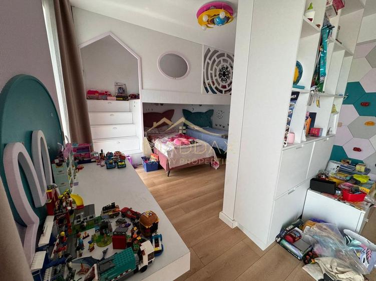 Vila moderna 6 camere // 190mp // teren 300mp / Tunari