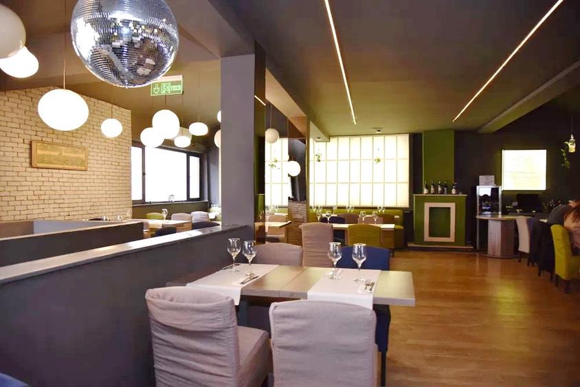 Restaurant cu terasa de inchiriat, ultracentral, bucatarie dotata si utilata!