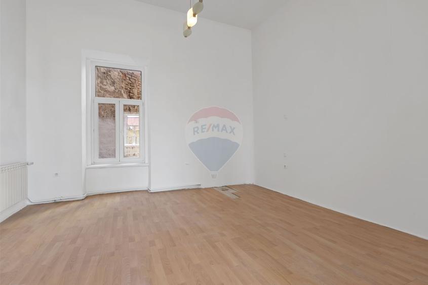 Apartament 3 camere, nemobilat, prima inchiriere-central