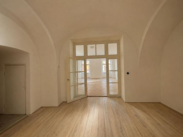 0 % Comision, 2 camere, parcare - cladire an 1654 - Centru istoric