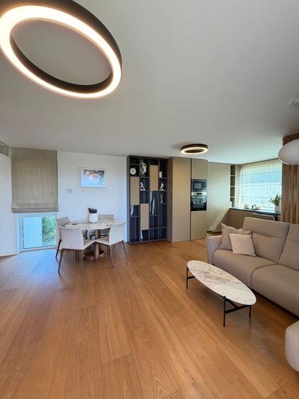 Apartament PREMIUM cu curte, terasă și lift cu acces direct în living
