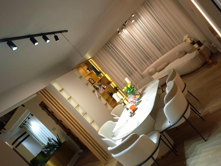Casa / vila Craiovei , RENOVATA /mobilata/utilata ,finisaje superioare