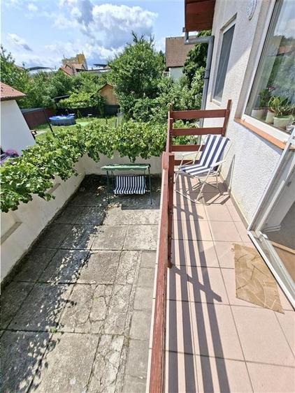 Apartament 3 camere la casa curte pivnita parcare zona Centrala