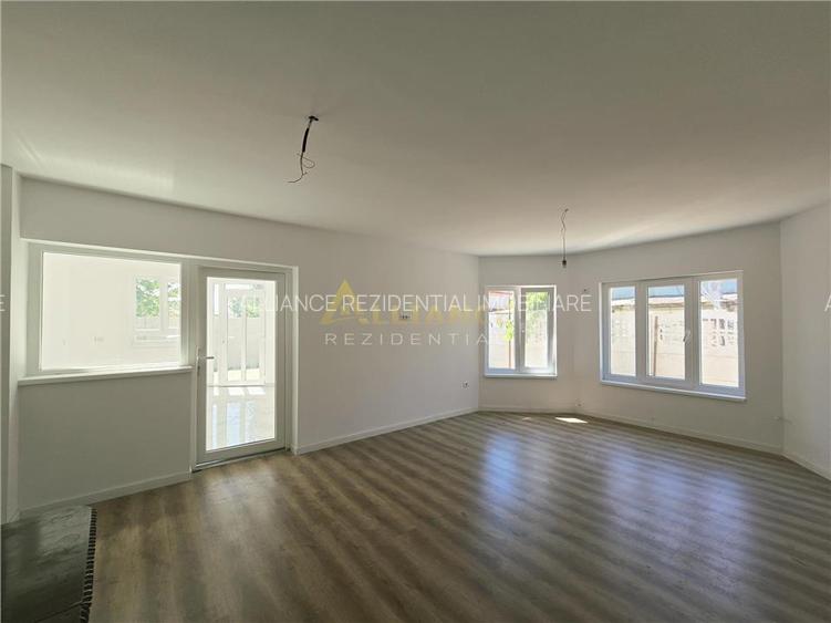 Casa individuala- 6 camere - 4 bai- 3 dressinguri-100m de autobuz - 4