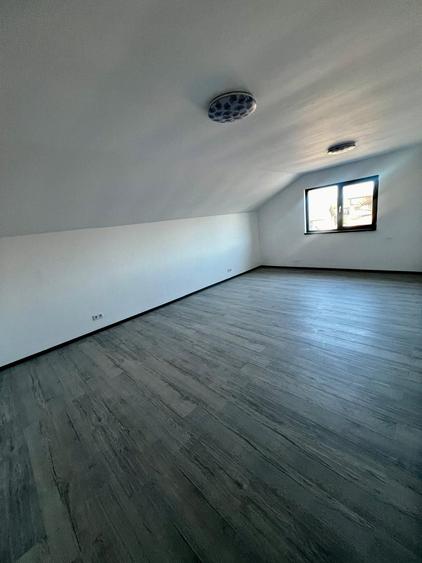 Duplex P+1, 5 camere, 214 mp Utili, Terasă și Curte Privată