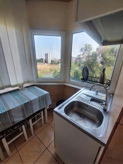 Apartament 2 camere Zona Abator, etaj 4/4, centrală gaze, mobilat și utilat